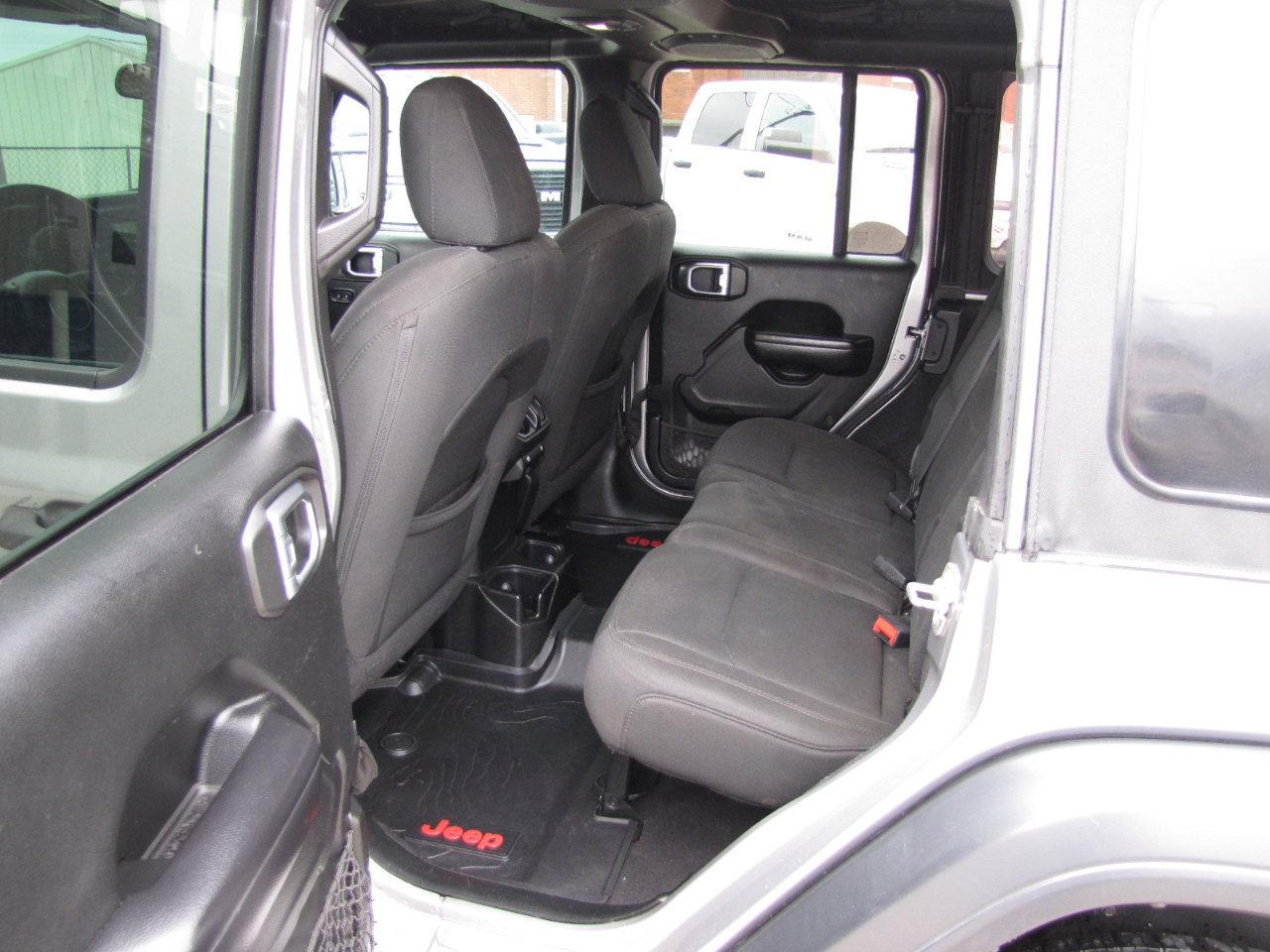 Used 2018 Jeep Wrangler Unlimited Sport S image 9