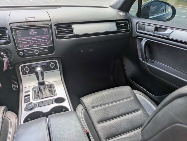 Used 2017 Volkswagen Touareg Wolfsburg Edition AWD/4WD image 17
