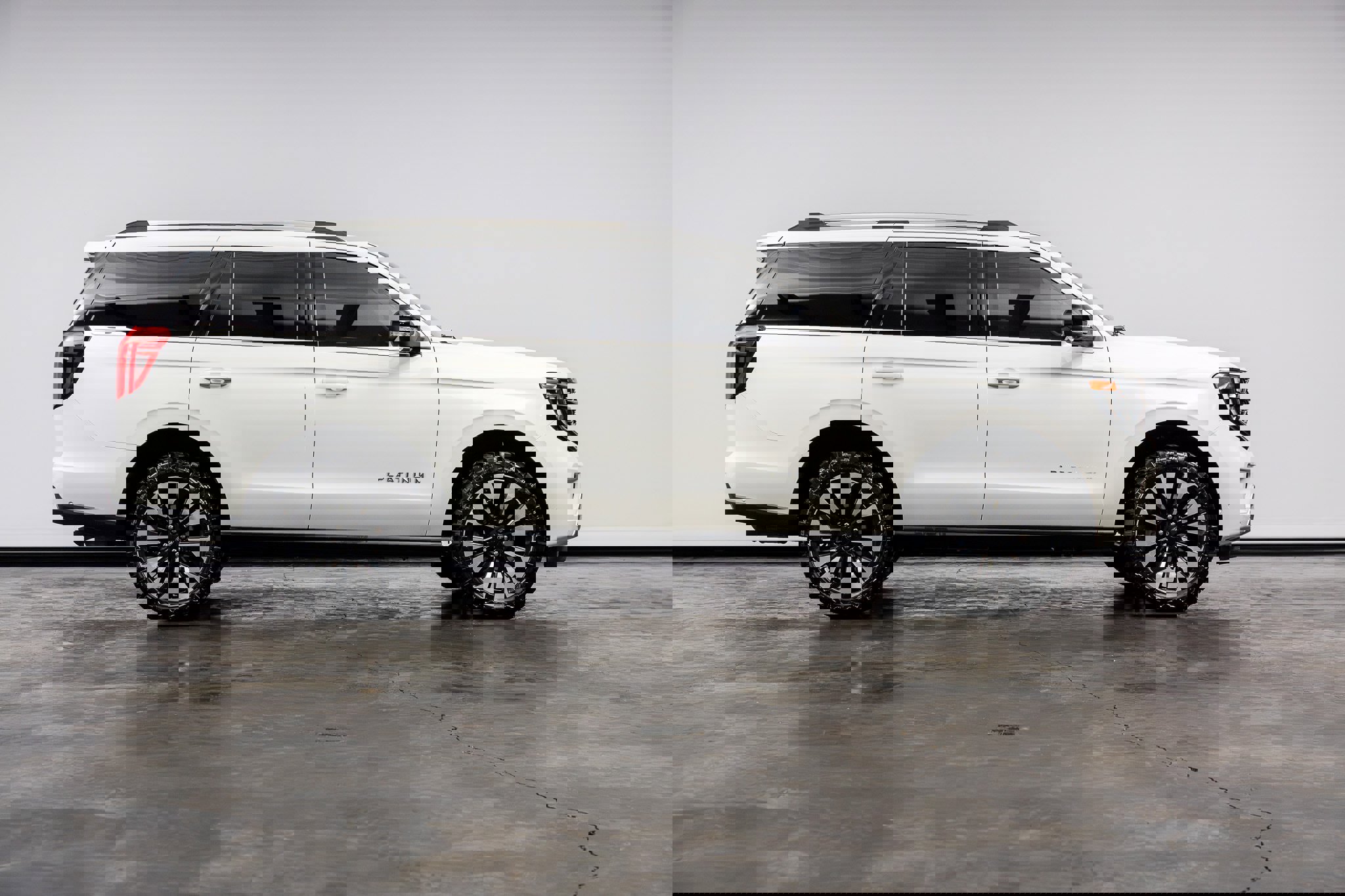 Used 2025 Ford Expedition Platinum w/ Driver's Package image 23