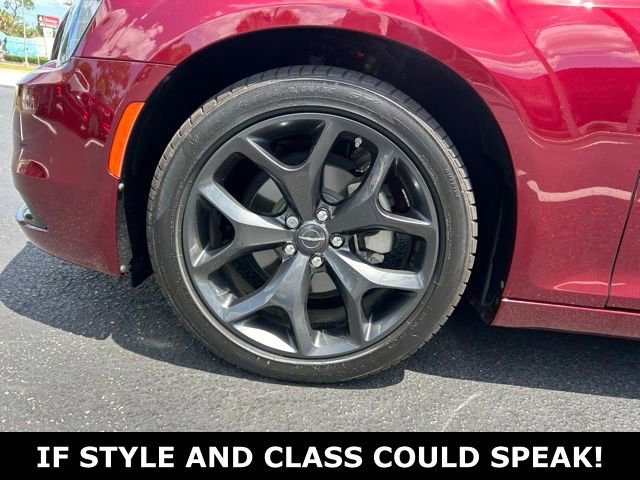 Used 2023 Chrysler 300 Touring w/ Sport Appearance Package RWD image 9