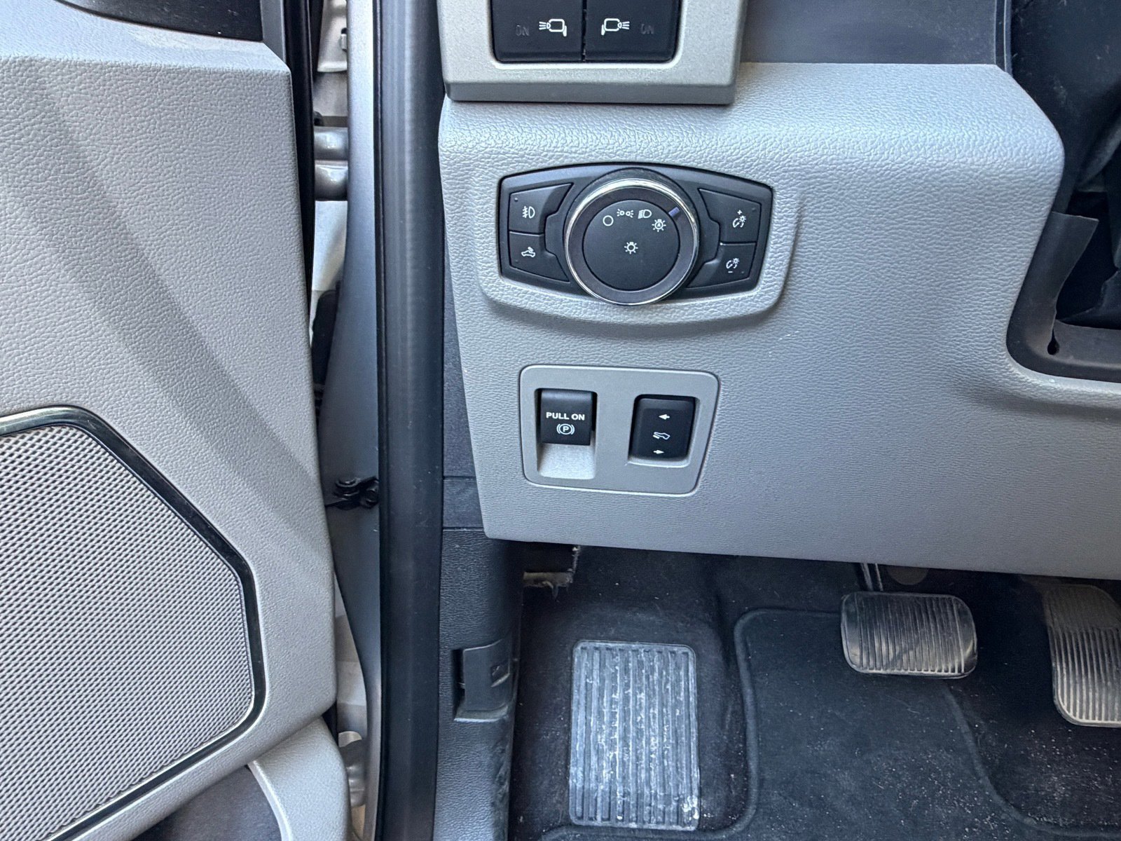 Used 2018 Ford F150 Lariat image 9