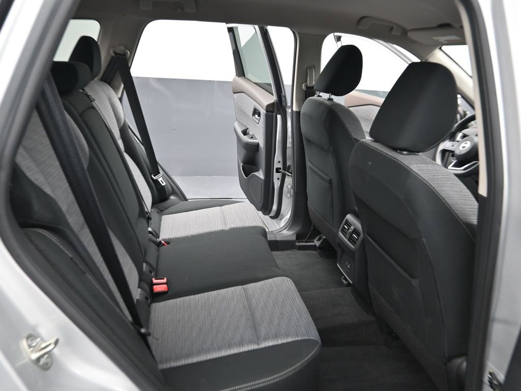 Used 2021 Nissan Rogue SV image 12