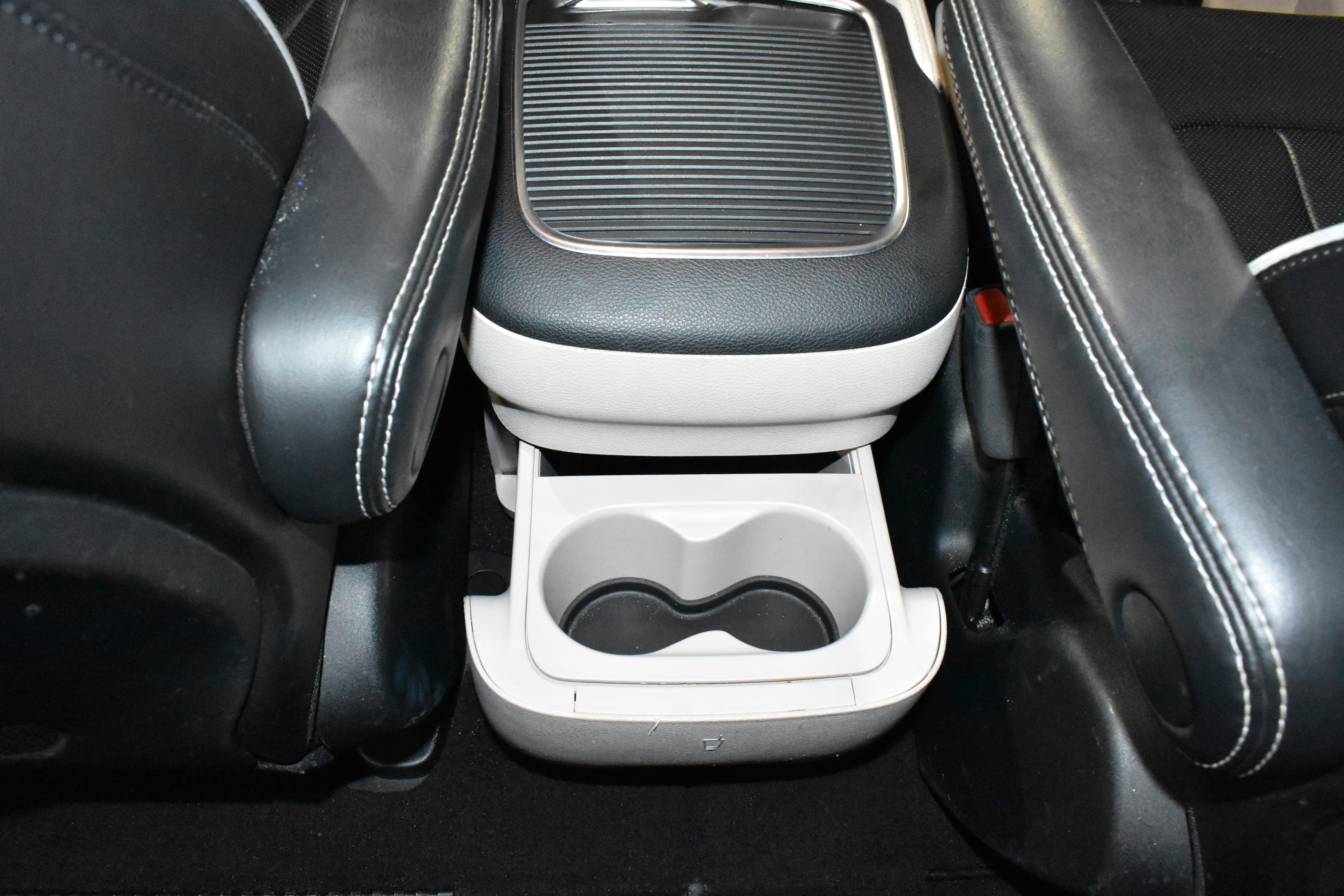 Used 2023 Chrysler Pacifica Limited FWD image 30