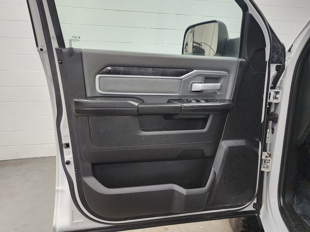 Used 2022 RAM 3500 Big Horn AWD/4WD image 9