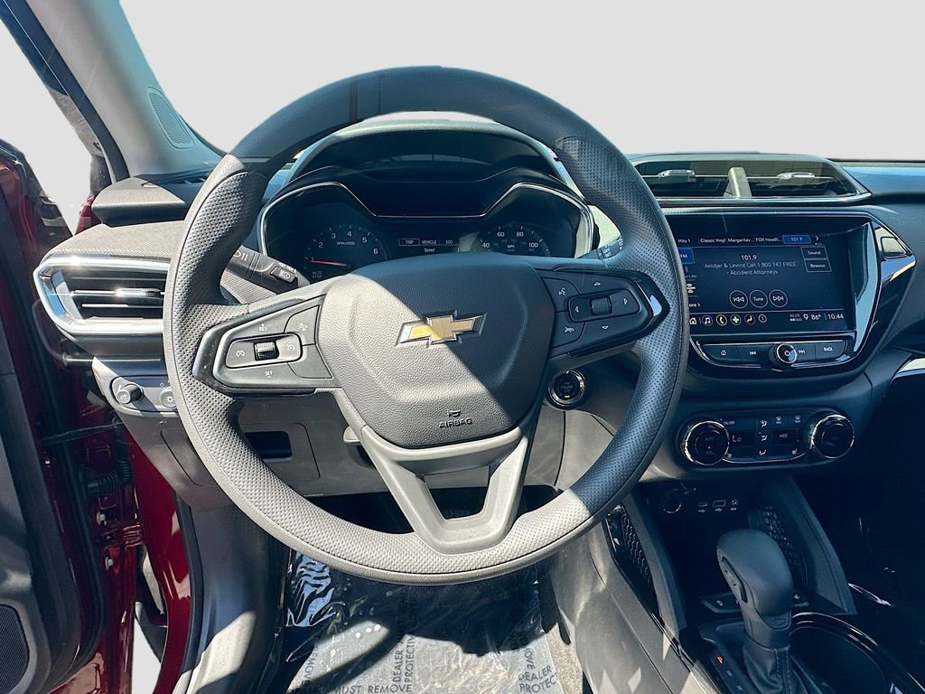 Used 2023 Chevrolet TrailBlazer LT w/ Convenience Package FWD image 11