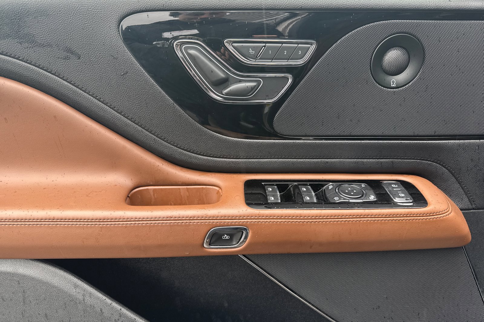 Certified 2020 Lincoln Aviator Reserve w/ Equipment Group 201A image 11