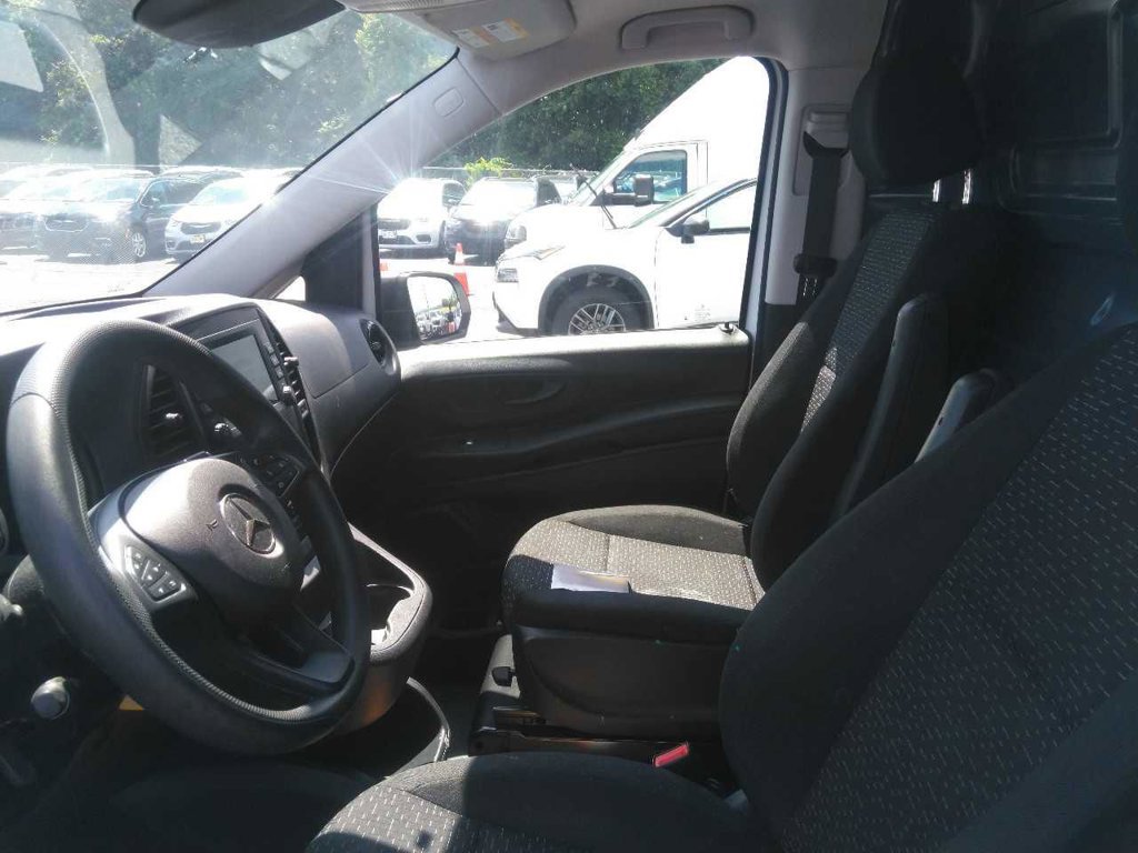 Used 2023 Mercedes-Benz Metris image 9