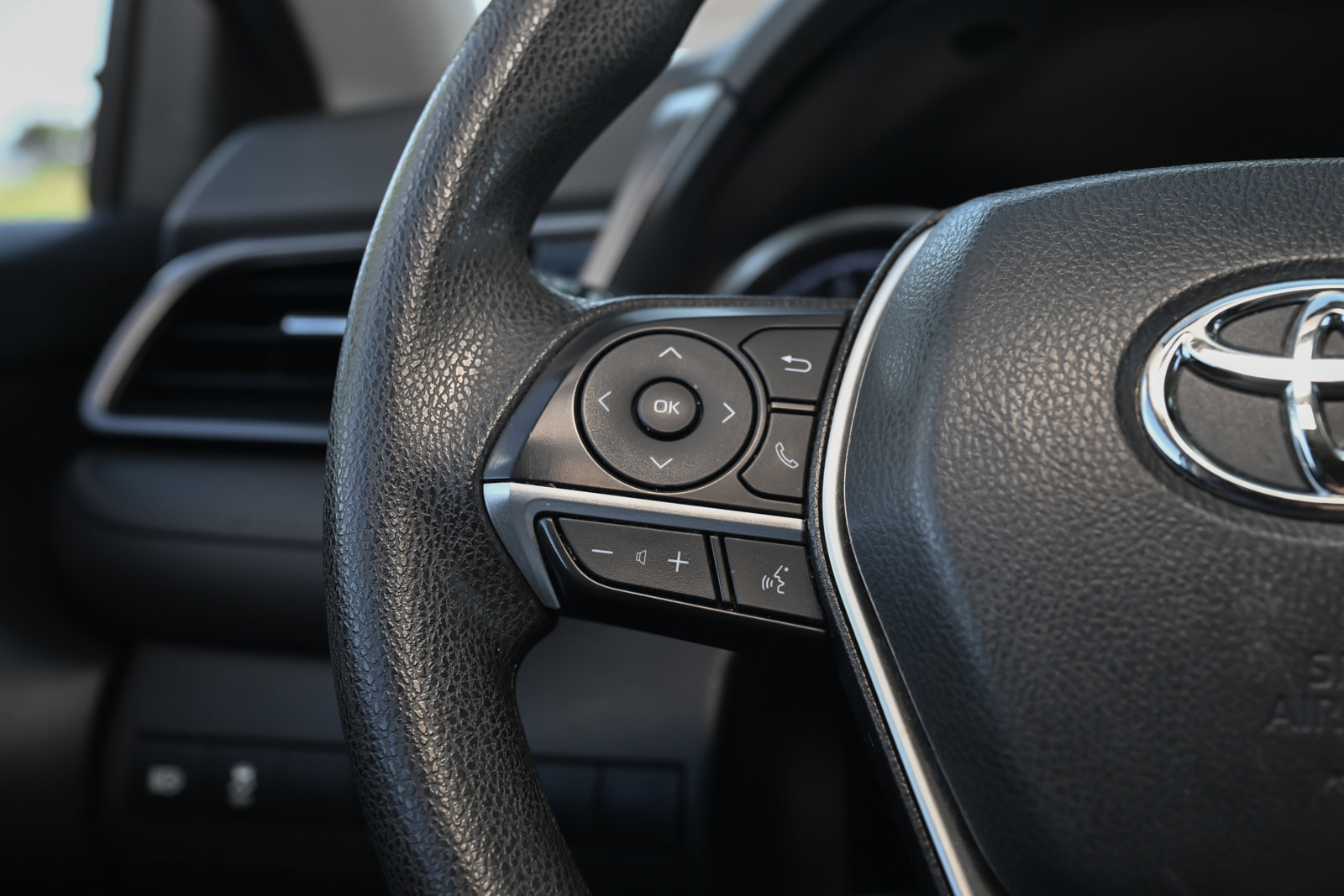 Used 2022 Toyota Camry LE w/ Carpet Mat Package (TMS) image 23