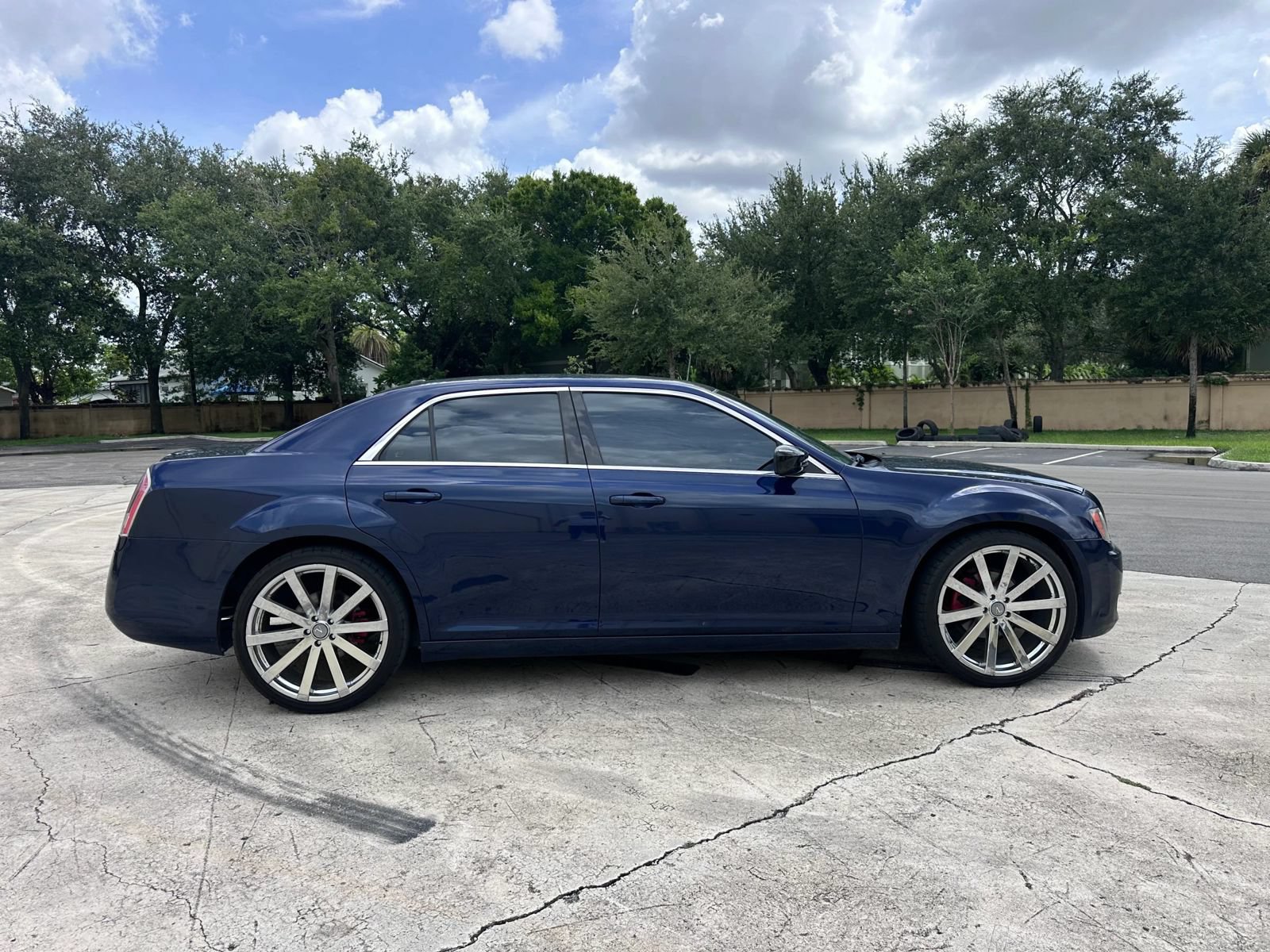 Used 2013 Chrysler 300 S RWD image 4