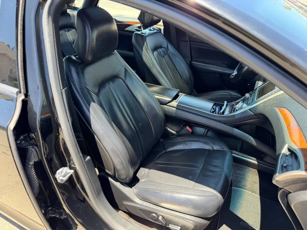 Used 2017 Lincoln MKZ Reserve FWD image 39