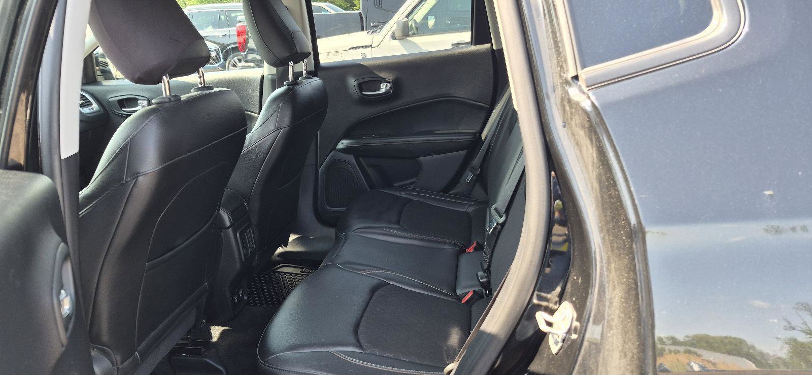 Used 2018 Jeep Compass Latitude w/ Popular Equipment Group AWD/4WD image 7