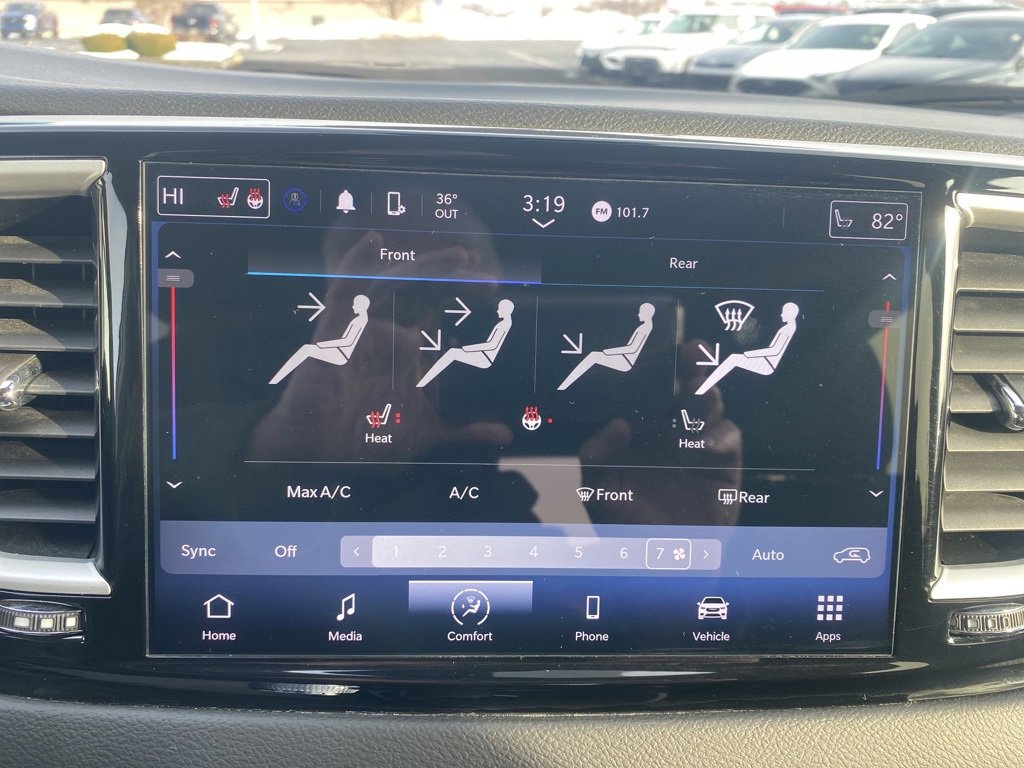 Used 2024 Chrysler Pacifica Touring-L image 13