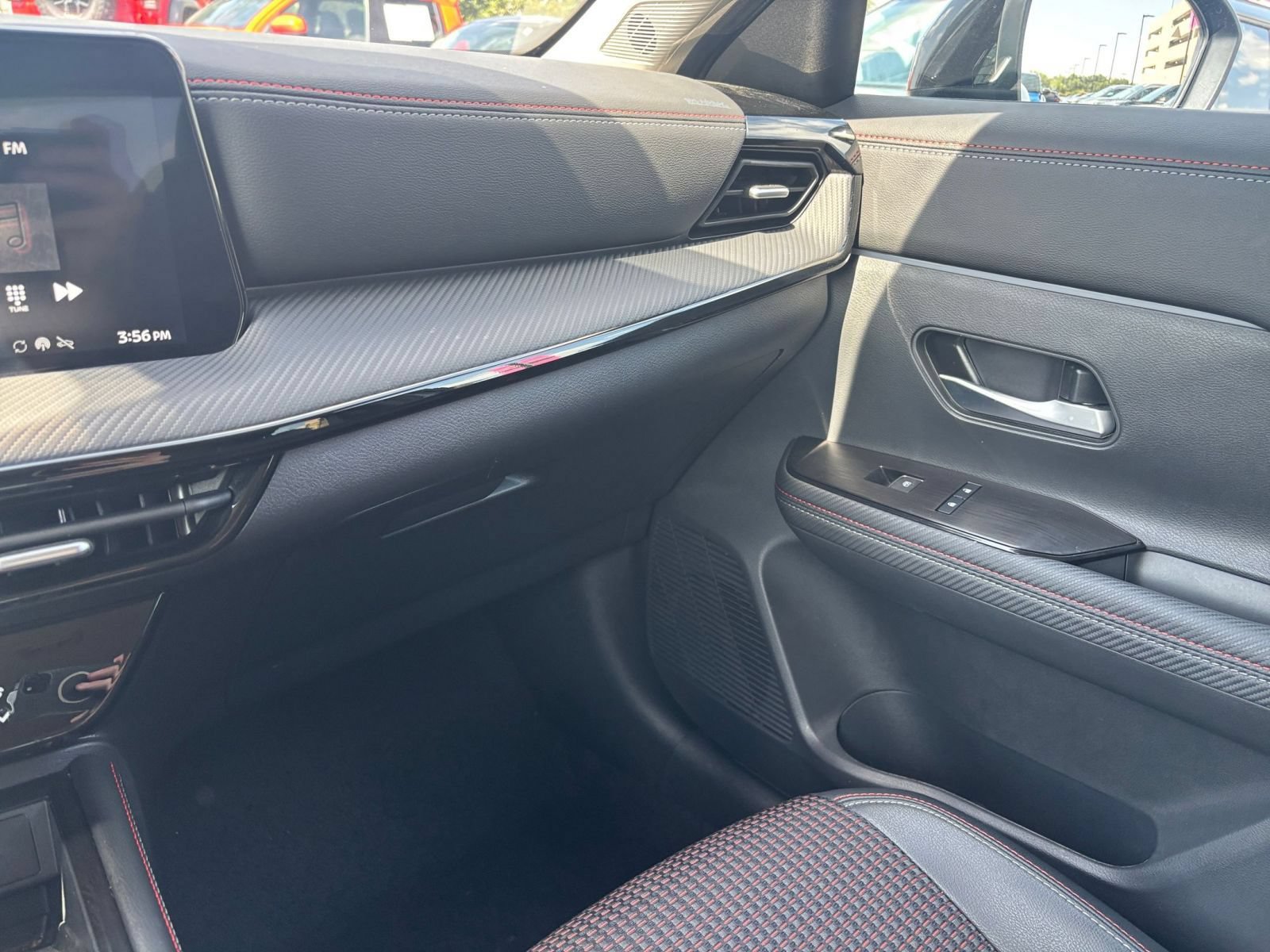 Used 2026 Nissan Kicks SR AWD/4WD image 33