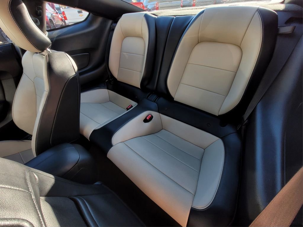 Used 2016 Ford Mustang Premium image 18