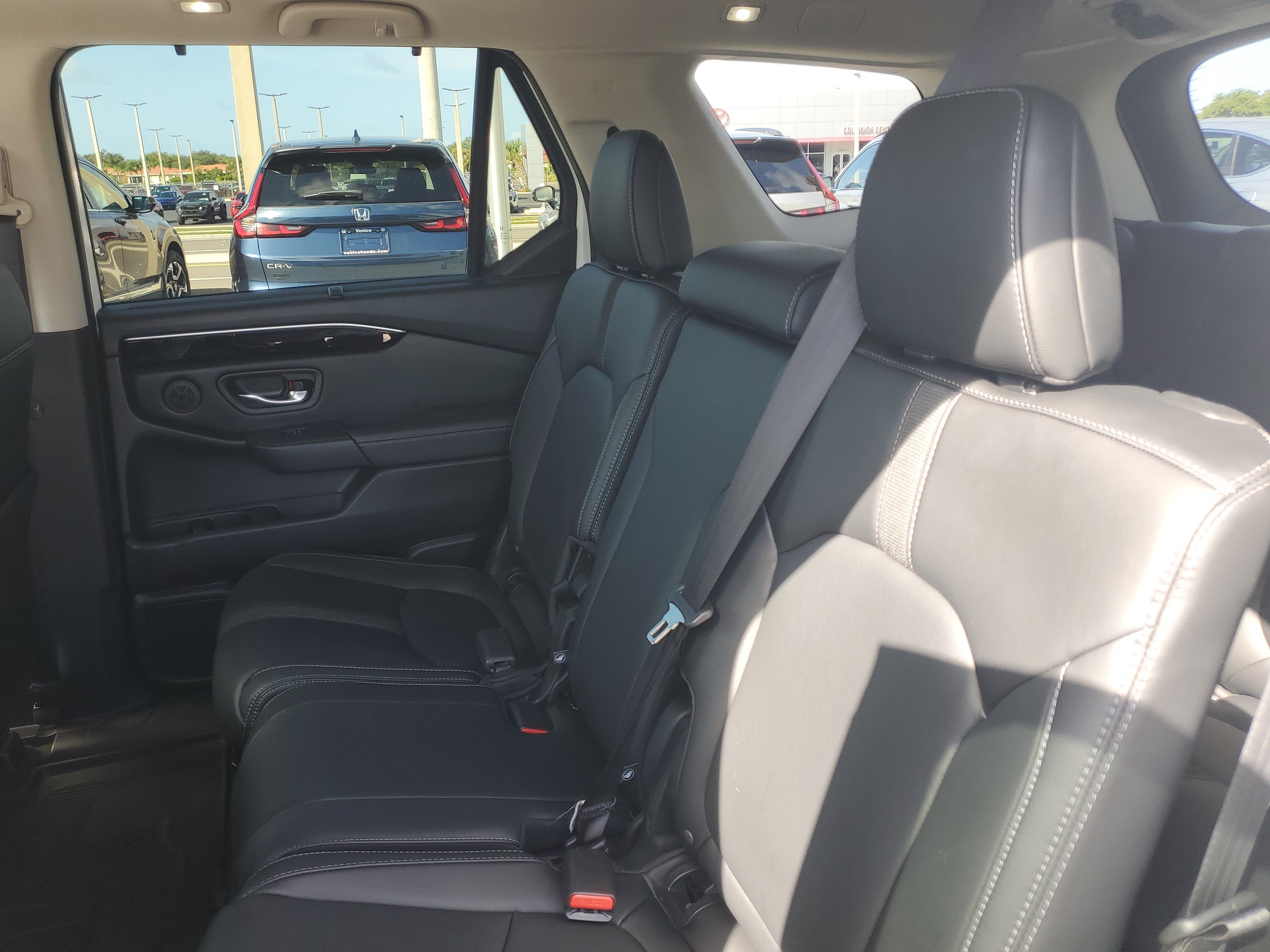 Used 2023 Honda Pilot Touring image 9