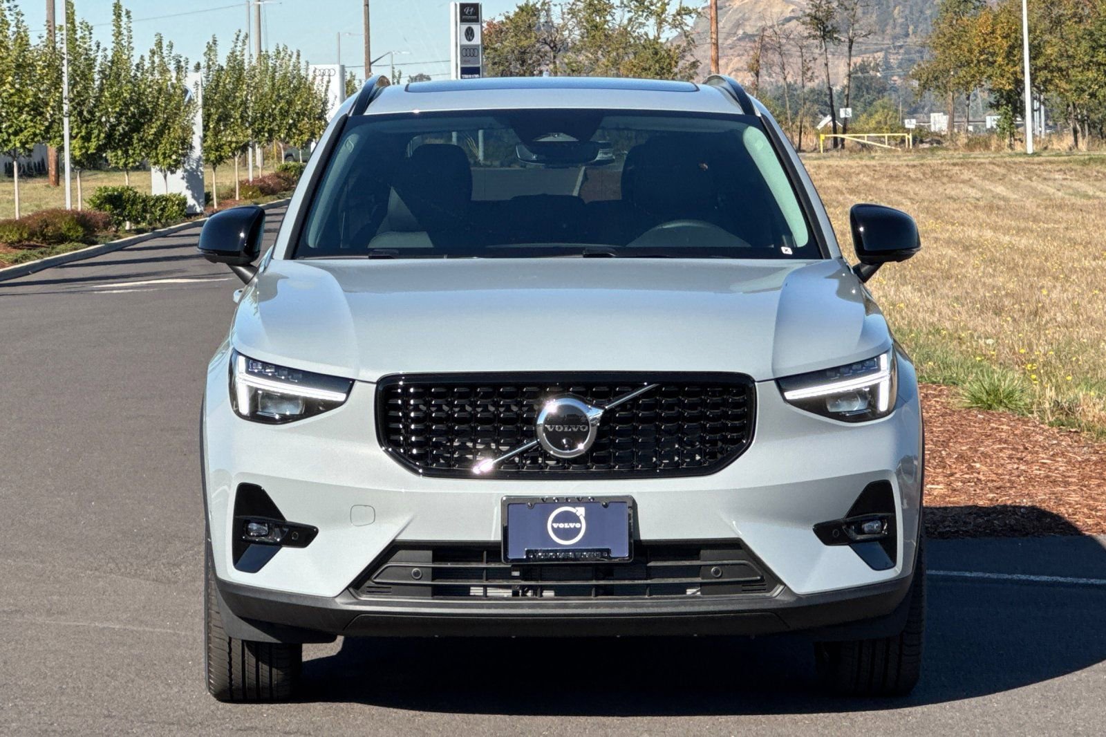 Used 2026 Volvo XC40 B5 Plus w/ Protection Package Premier AWD/4WD image 8
