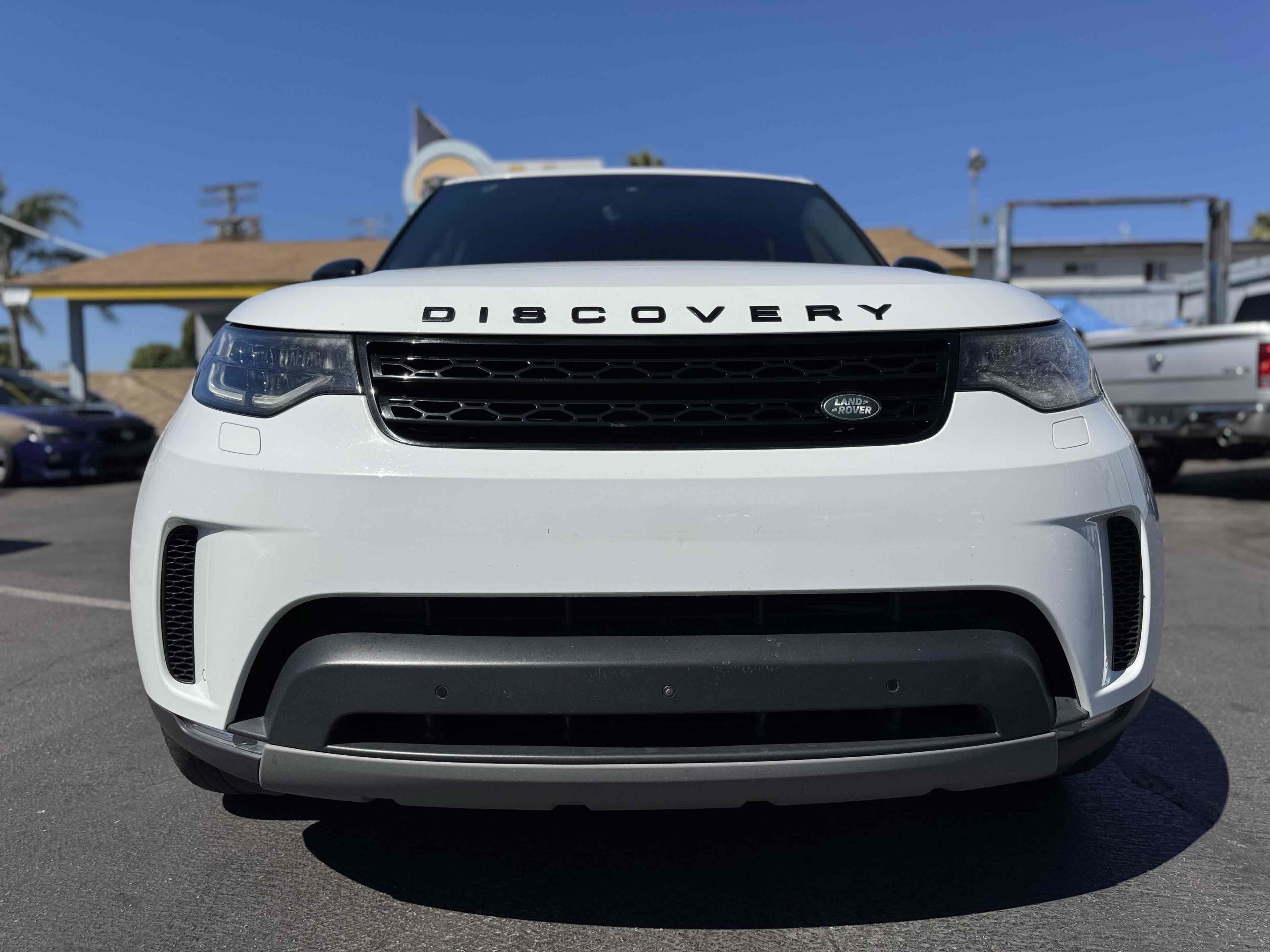 Used 2018 Land Rover Discovery HSE AWD/4WD image 2