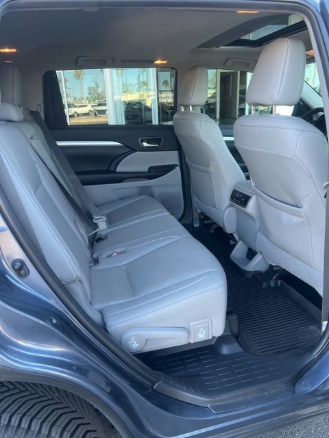Used 2019 Toyota Highlander XLE image 30