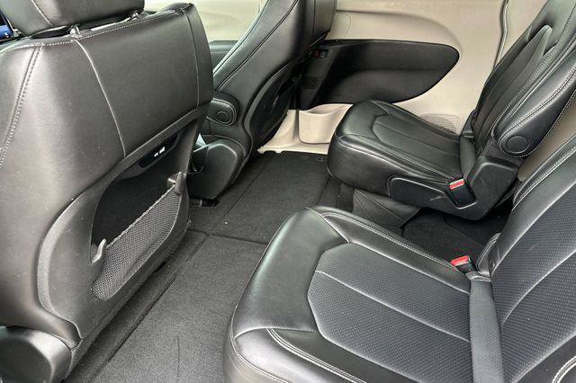Certified 2024 Chrysler Pacifica Touring-L FWD image 15
