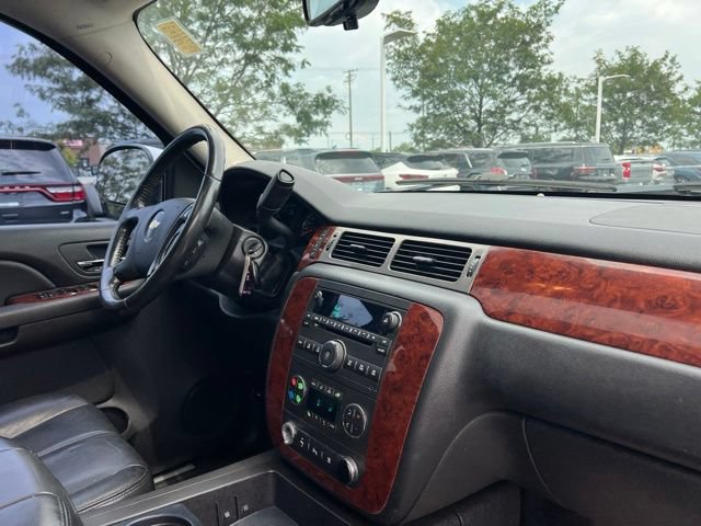 Used 2009 Chevrolet Suburban LT RWD image 32