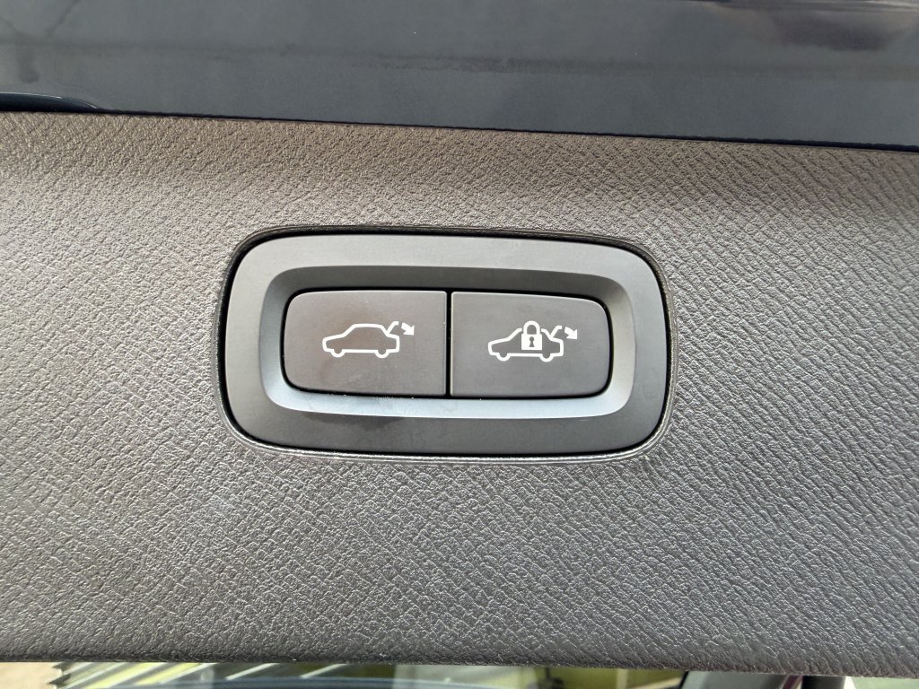 Used 2023 Volvo XC90 B6 Plus AWD/4WD image 38
