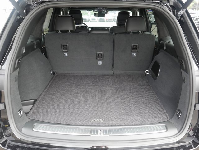 New 2025 Jeep Grand Cherokee Summit image 14