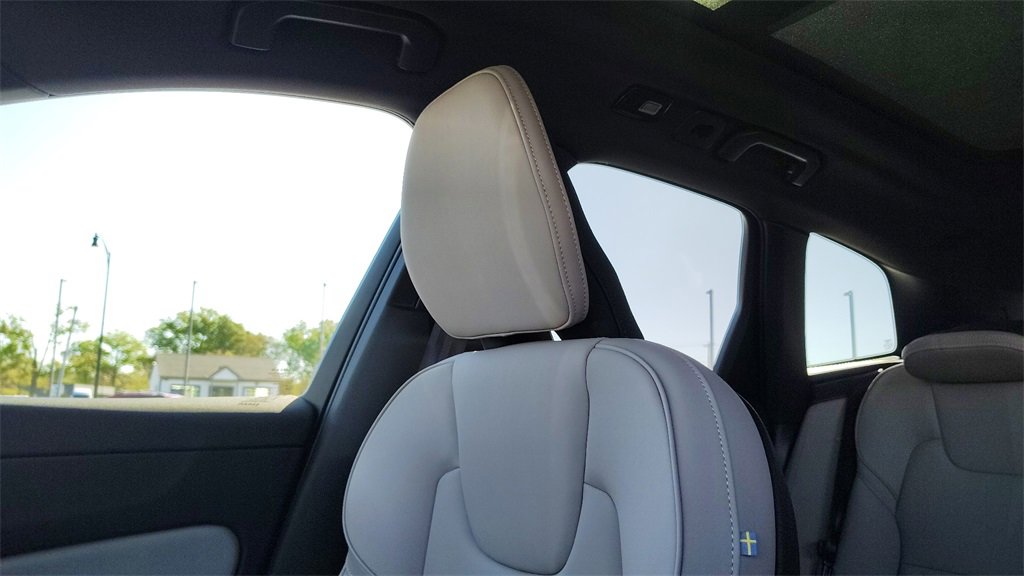 New 2026 Volvo XC60 B5 Plus w/ Climate Package image 19