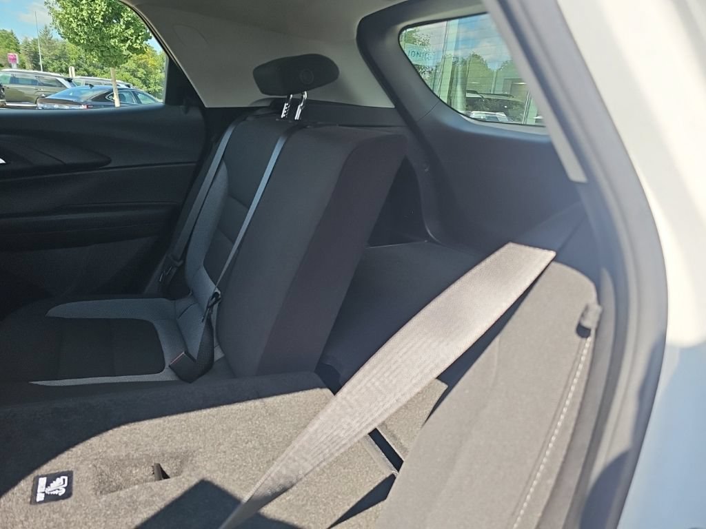Used 2023 Chevrolet TrailBlazer LS FWD image 32