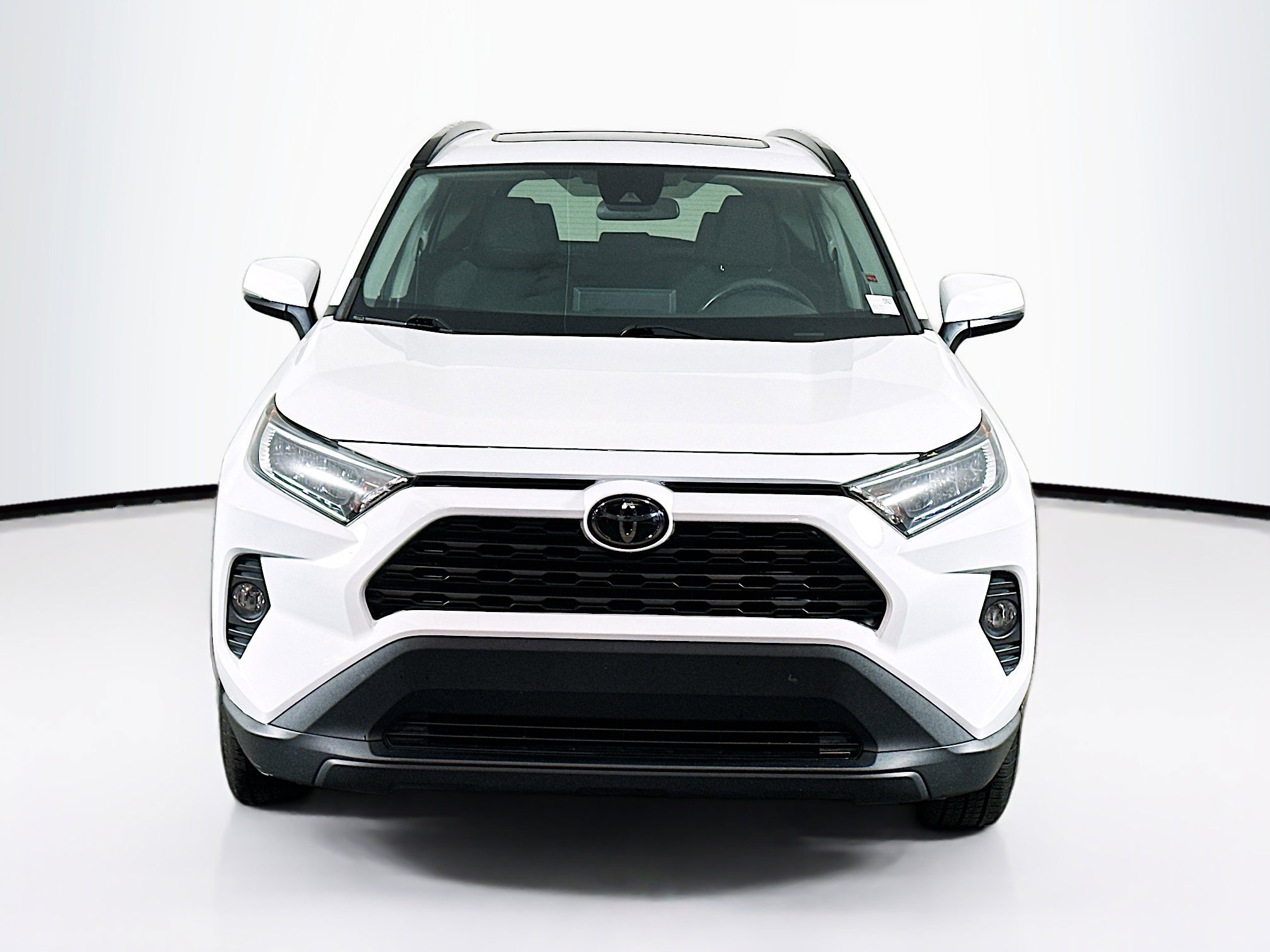 Used 2021 Toyota RAV4 XLE w/ Convenience Package FWD image 2