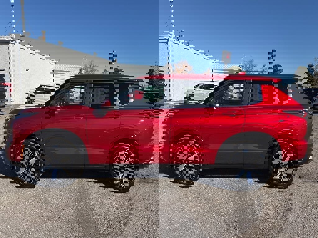 New 2025 Mitsubishi Outlander SE image 4