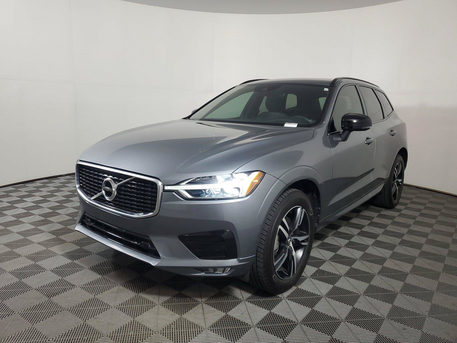 Used 2020 Volvo XC60 T5 R-Design w/ Protection Package Premier AWD/4WD image 3