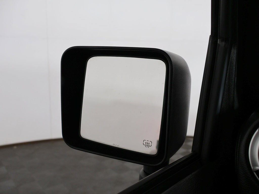 Used 2018 Jeep Wrangler Unlimited Sahara AWD/4WD image 31