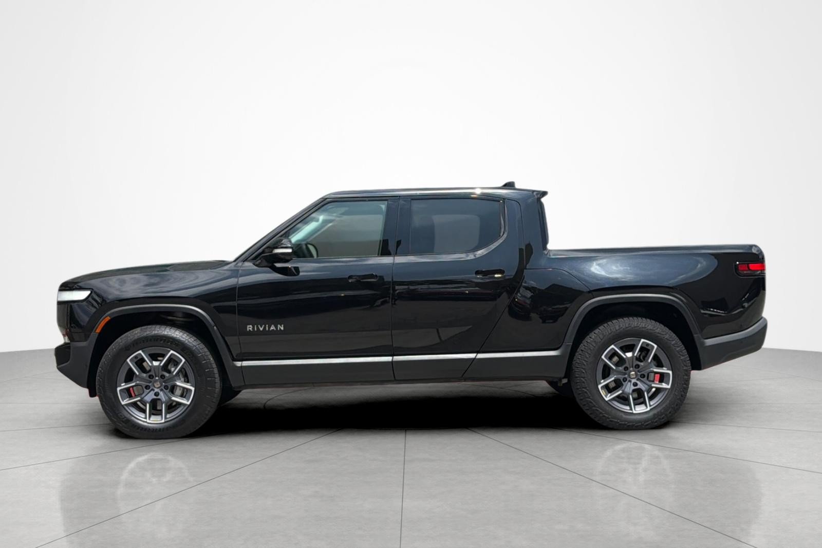 Used 2024 Rivian R1T Adventure AWD/4WD image 2