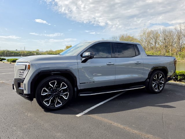 Used 2024 GMC Sierra EV Denali AWD/4WD image 10