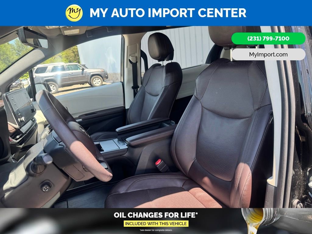 Used 2022 Toyota Sienna Platinum AWD/4WD image 5