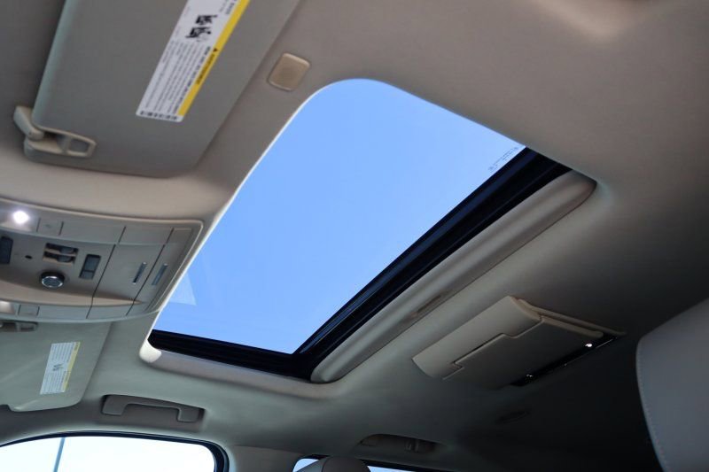 Used 2018 Chevrolet Suburban Premier image 15