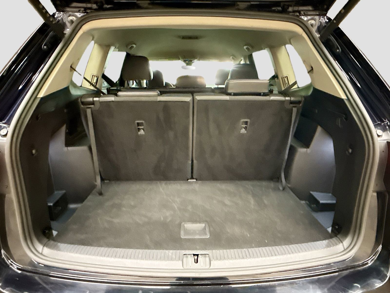 Used 2025 Volkswagen Atlas SE image 27