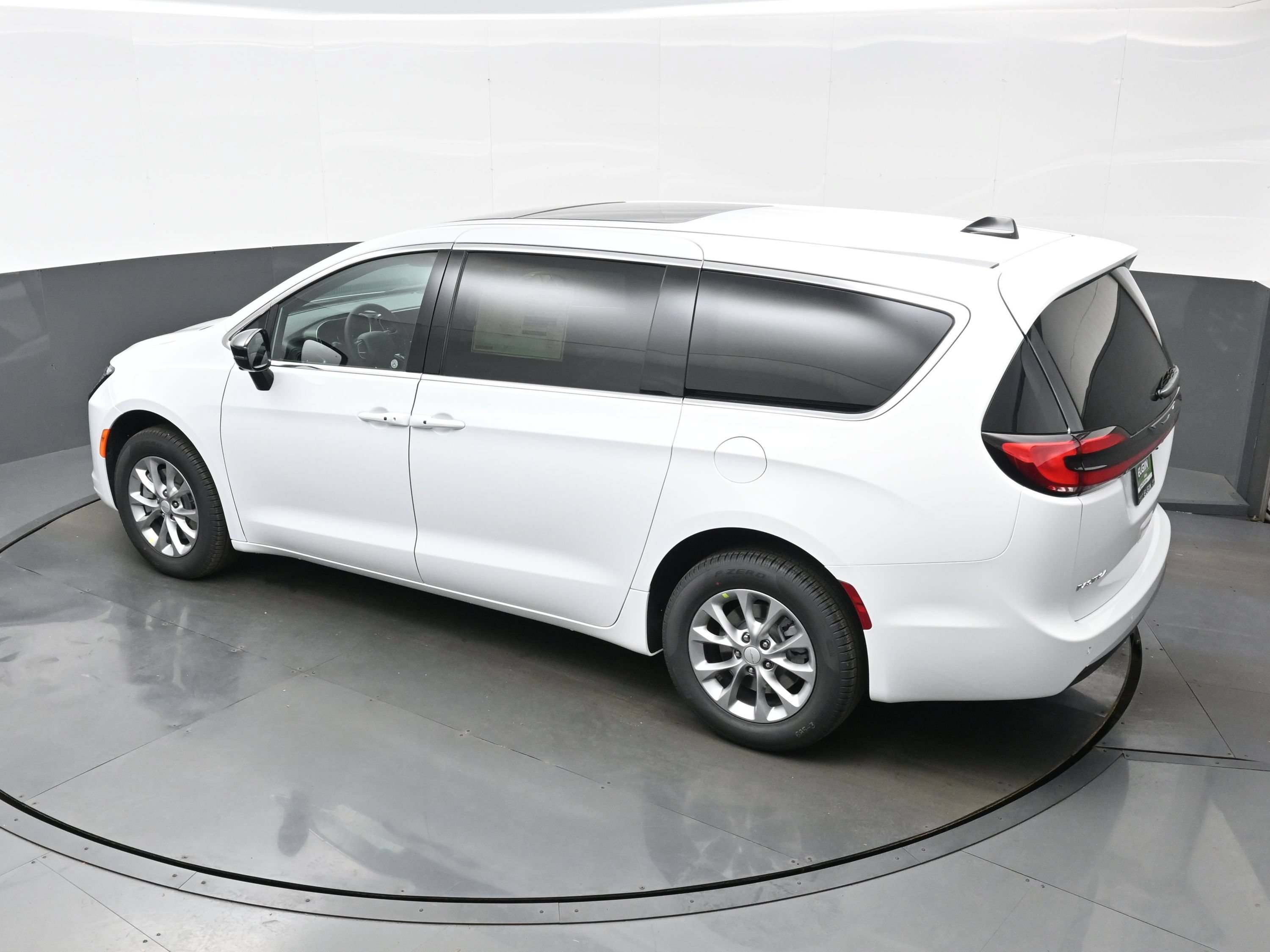 New 2027 Chrysler Pacifica Select AWD/4WD image 23