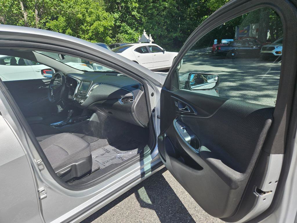 Used 2018 Chevrolet Malibu LT image 34