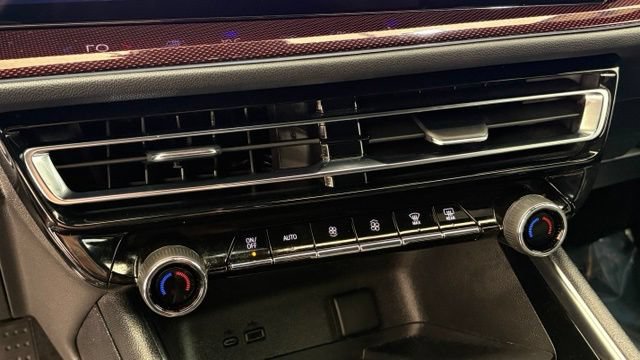 Used 2024 Chevrolet Traverse Z71 w/ Enhanced Driving Package AWD/4WD image 52