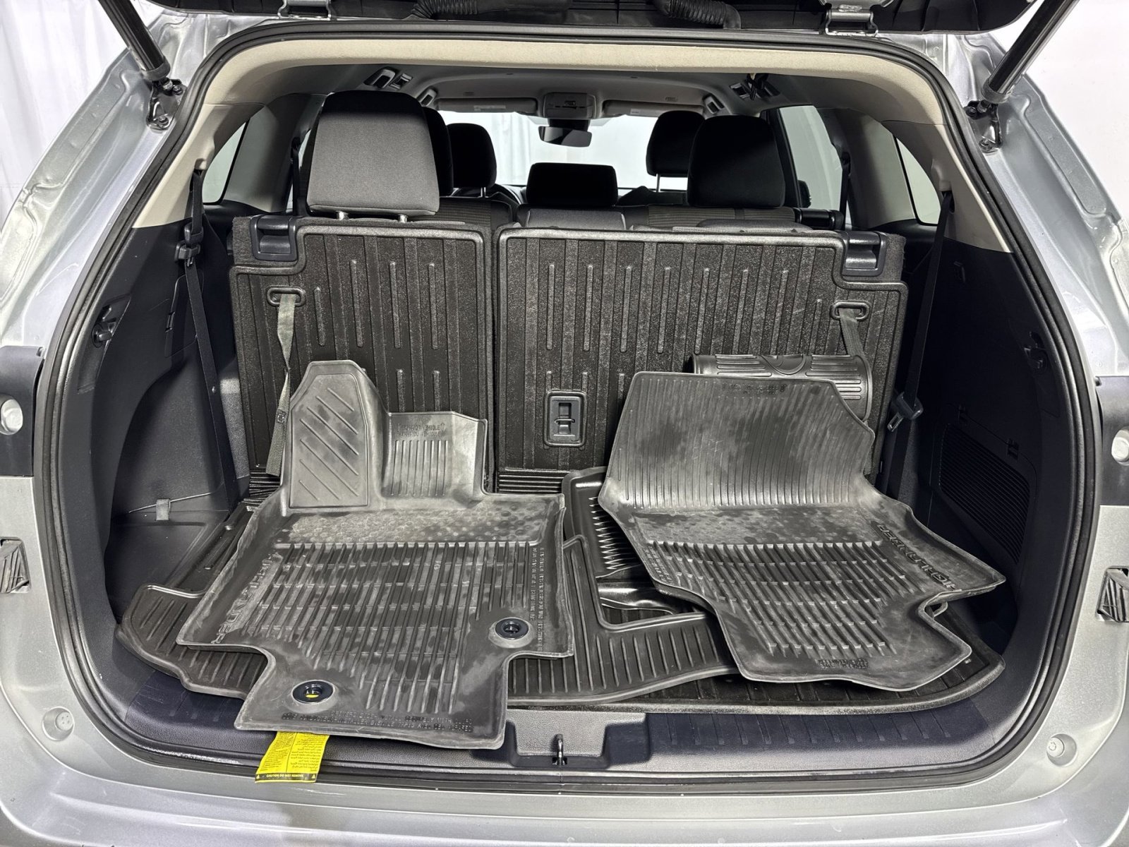 Used 2023 Toyota Highlander LE image 30