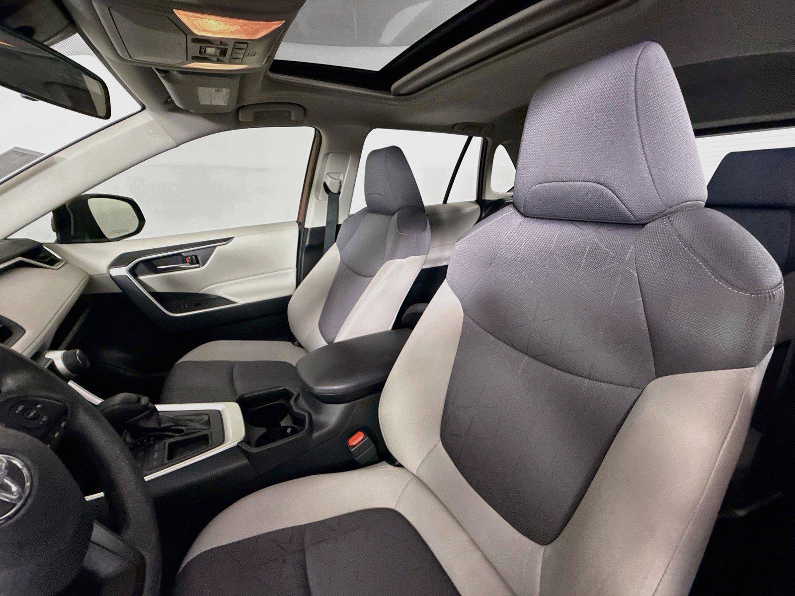 Used 2019 Toyota RAV4 XLE FWD image 3