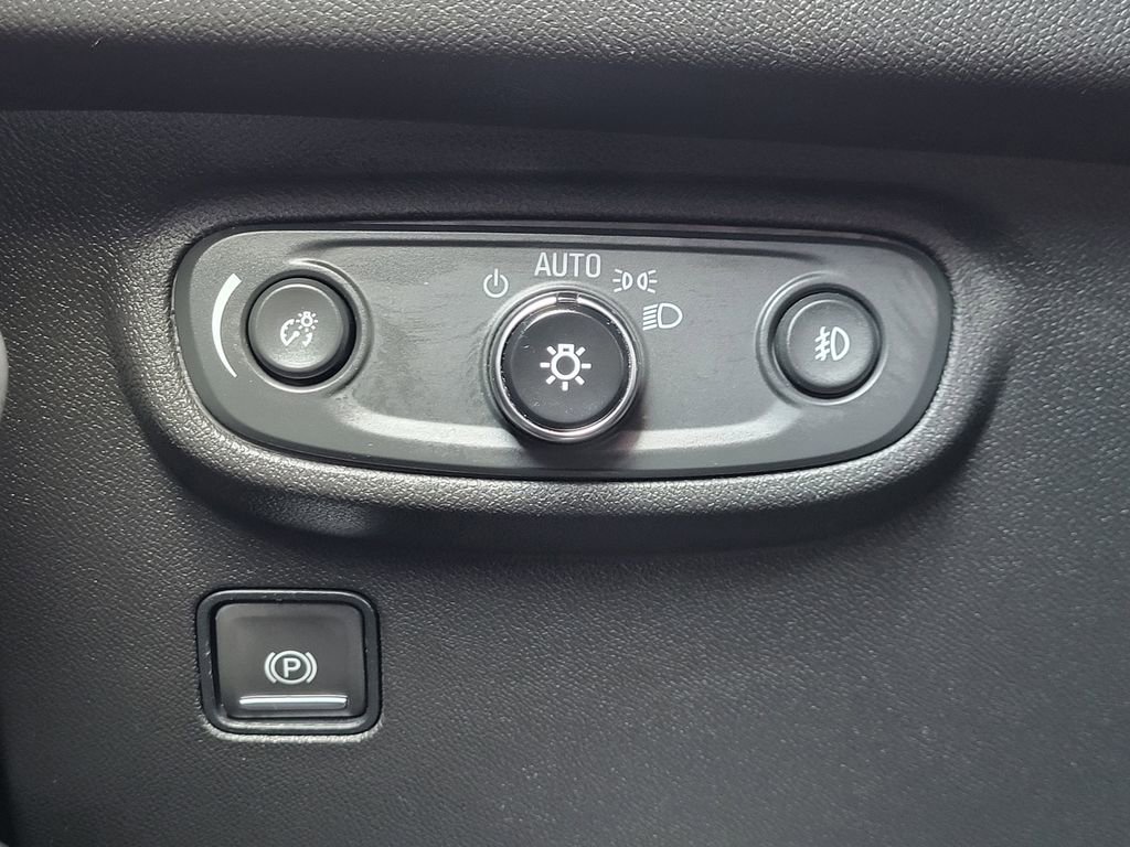 Used 2023 GMC Terrain AT4 image 12