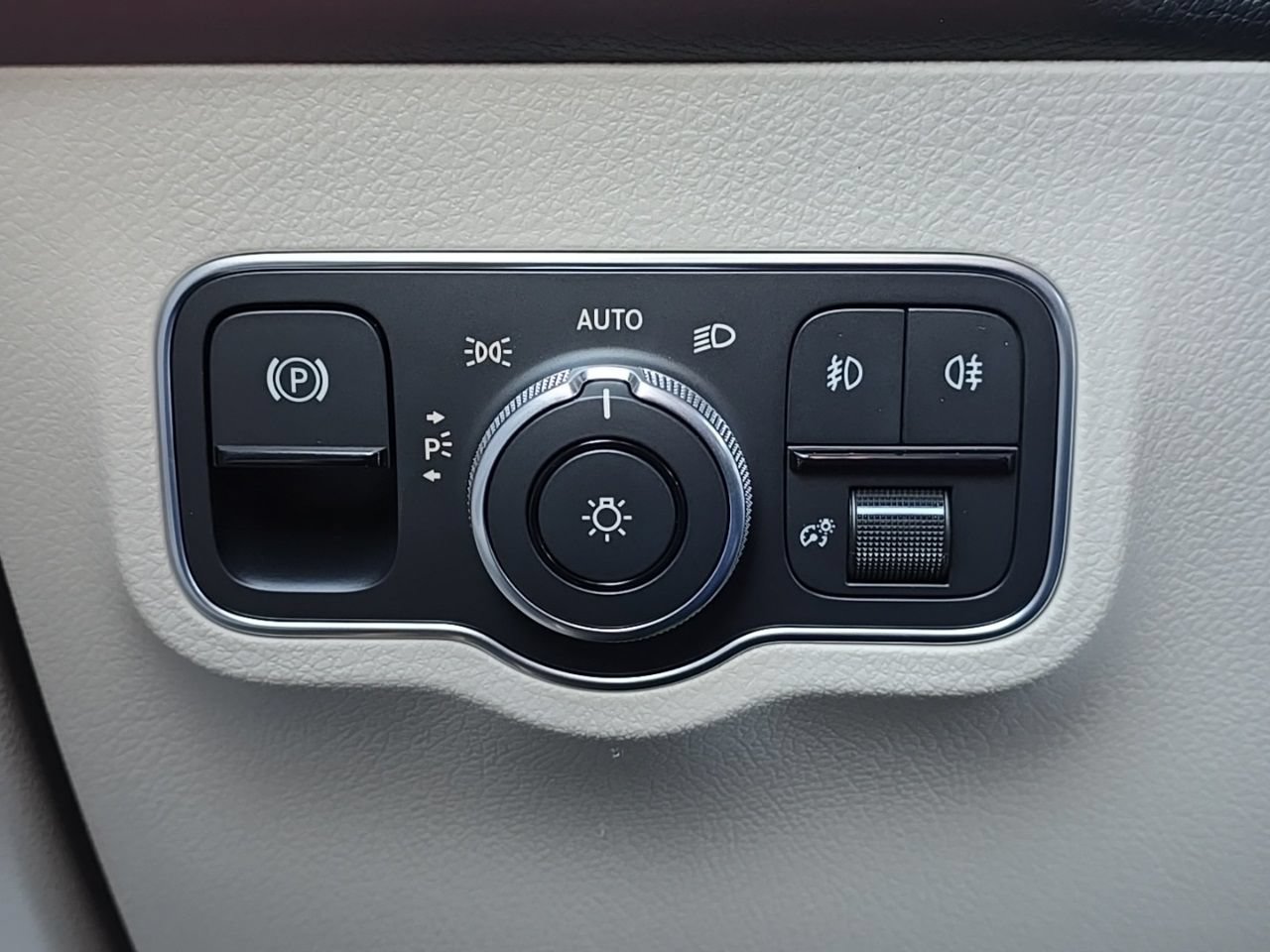 New 2026 Mercedes-Benz GLB 250 4MATIC image 25