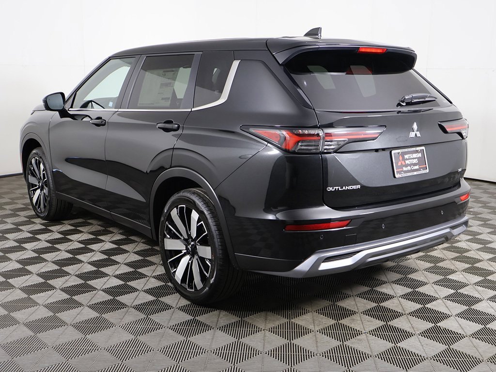 New 2025 Mitsubishi Outlander SE image 11