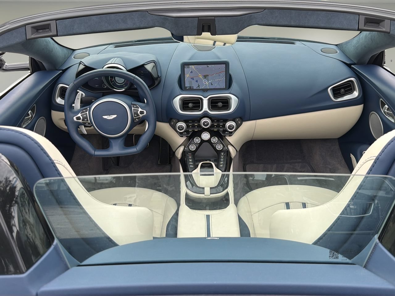 Used 2023 Aston Martin V8 Vantage Roadster RWD image 16