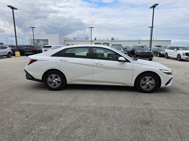 Used 2025 Hyundai Elantra SE FWD image 4