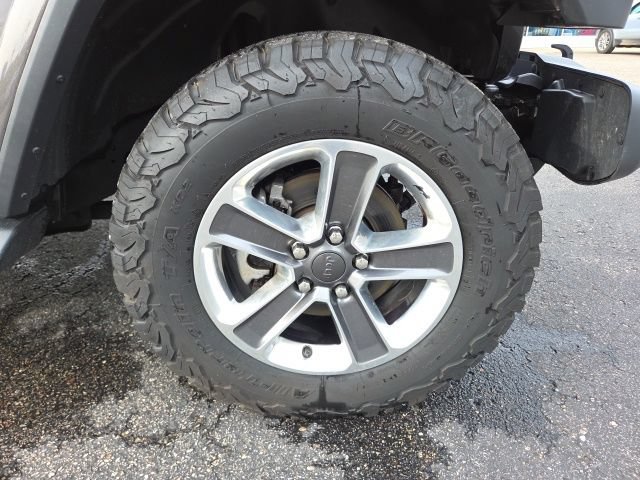 Used 2020 Jeep Wrangler Unlimited Sahara w/ Dual Top Group AWD/4WD image 79