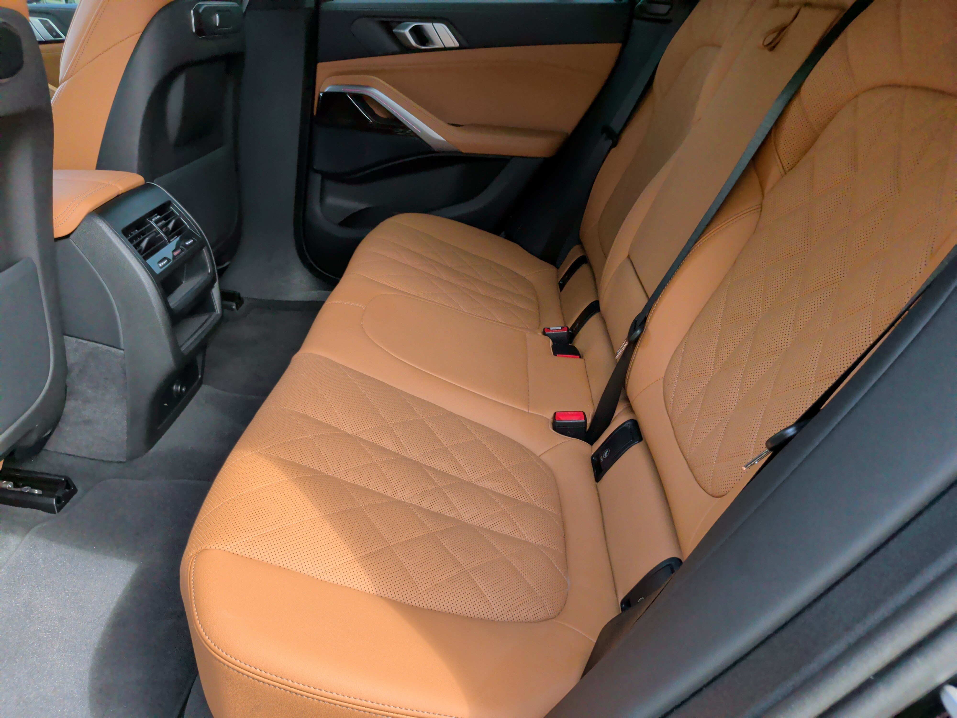 Used 2024 BMW X6 xDrive40i w/ M Sport Professional Package AWD/4WD image 38