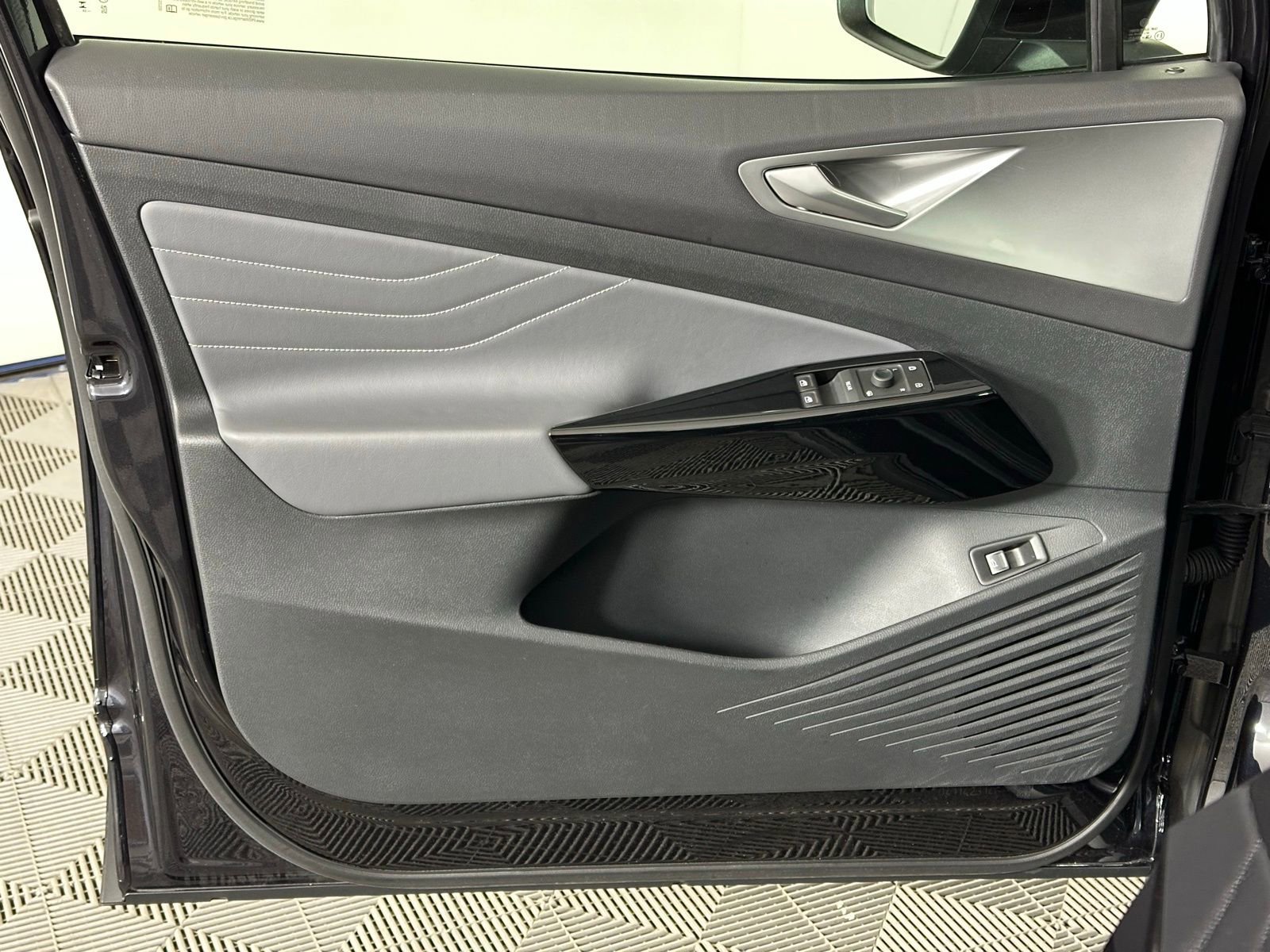 Used 2023 Volkswagen ID.4 Pro S image 38